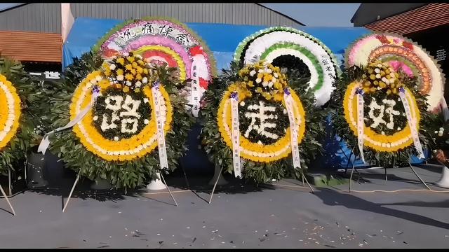 女子假装未婚诈骗11万余元后怕暴露，在朋友圈发布死讯，男子携家人参加其葬礼发现还活着！法院判了