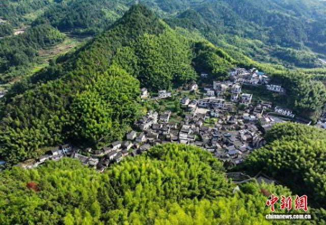 安徽黄山：传统村落景如画