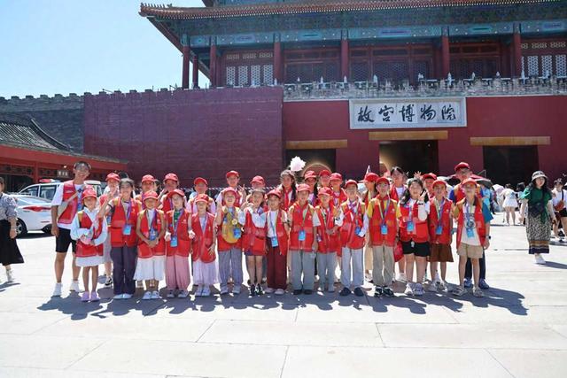 宁伊青少年在故宫品文脉传承,在军博钢铁记忆中感悟担当