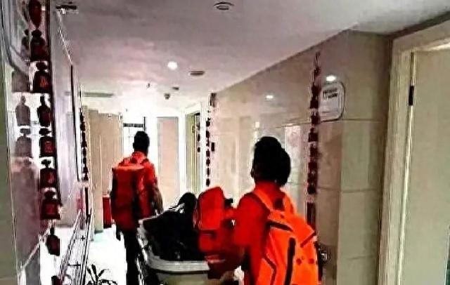 陕西女子专为老人提供服务，499元一次，常抱怨：身上全是烂疮