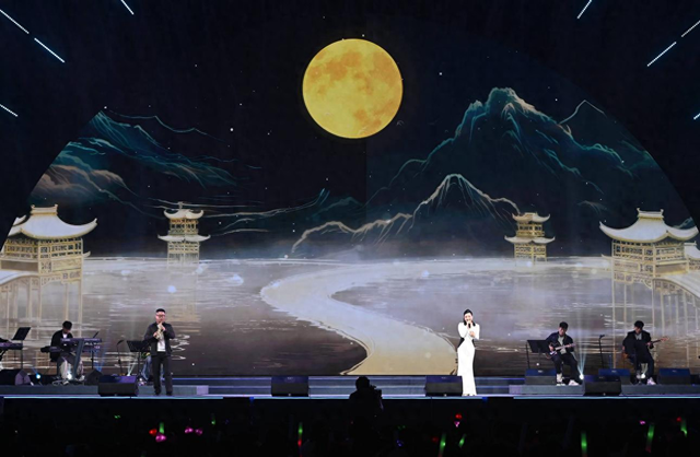 万象分区真硬核，TCL T7L Ultra让中秋月色纤毫毕现