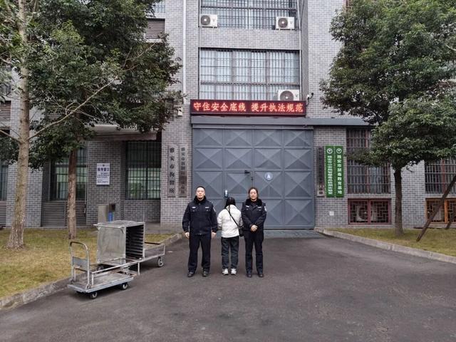 酒店内进行卖淫嫖娼活动 多人被警方当场查获