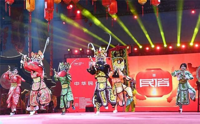 当我们用“鸡排哥”的视角打开十一“黄金周”——