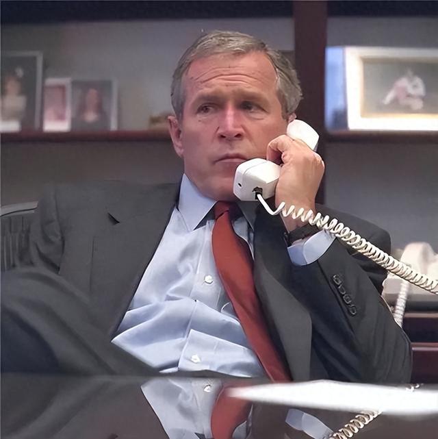 南海撞机王伟跳伞成功	，为什么10万人都找不到他？20多年后才明白