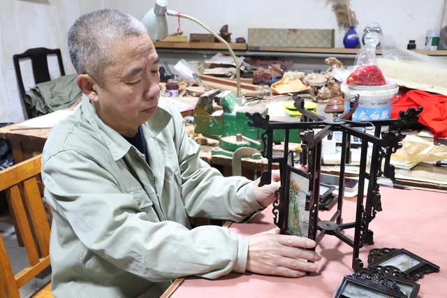 红灯厂火了，再访老职工郭燕青：传承文化要像点宫灯一样薪火不息