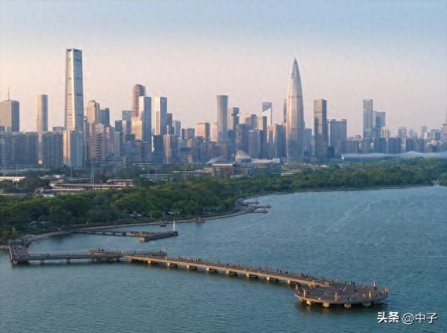 深圳南山凭什么天天挤爆？科技园下班有多吓人？人从哪来的？