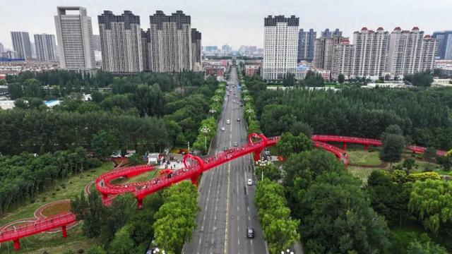 “爱之约”过街天桥开通，快来打卡吧