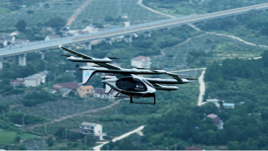 低空经济从概念走向现实，复合翼eVTOL率先落地运输场景
