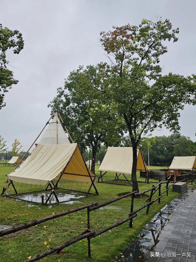 国庆露营基地，风景如画，风情万种，风吹散了愁绪，雨浇灭了忧郁