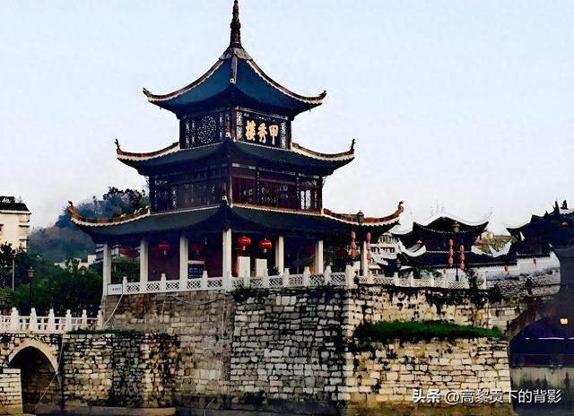 登临甲秀楼：一场穿越四百年的人文之旅