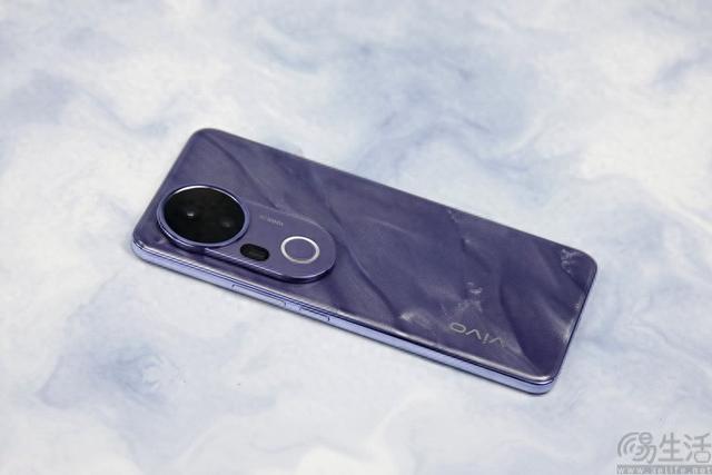 致敬iPhone 17 Air的入门机，似乎有些惨不忍睹