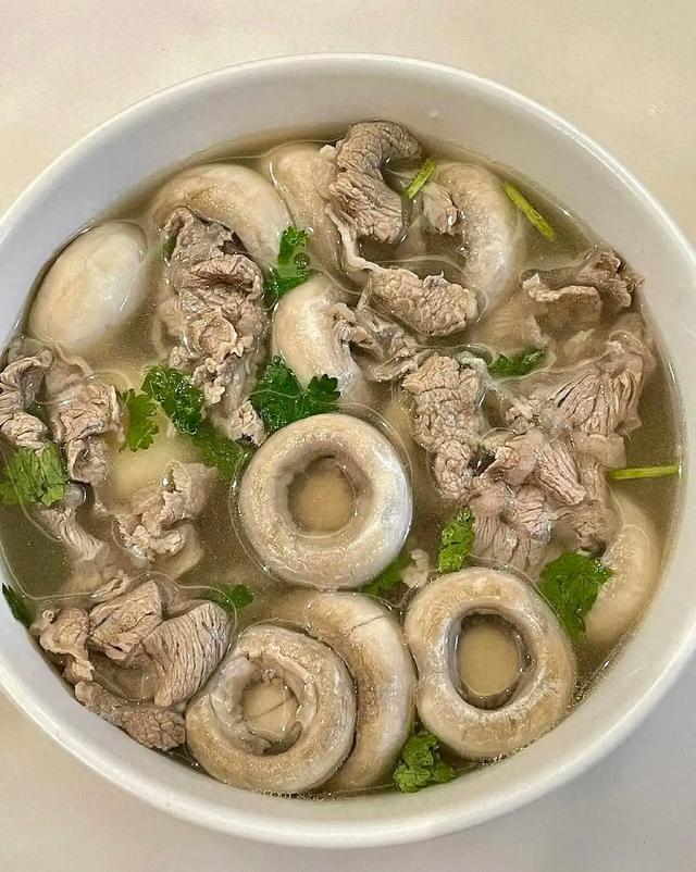 钾是土豆的36倍，建议中老年隔天吃一次，对肝脏好，腿脚更有劲！