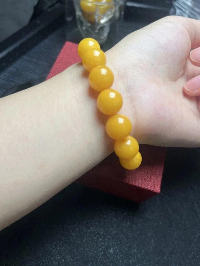 女人戴蜜蜡的禁忌有哪些（女人佩戴蜜蜡有哪些禁忌）
