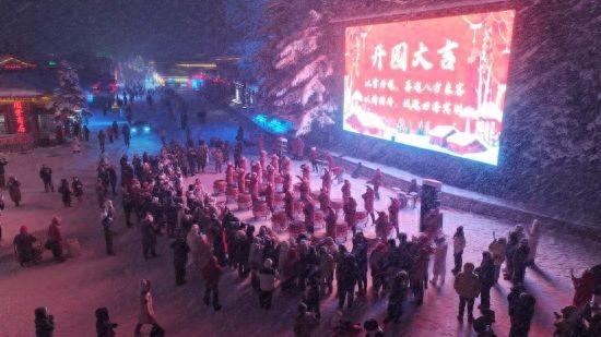 ​雪乡推出近20项夜游活动 营造沉浸式冰雪“冬夜宴”