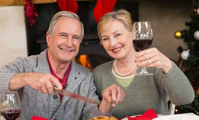 没开瓶的红酒，过了保质期还能喝吗？行家给出答案，别再被误导了