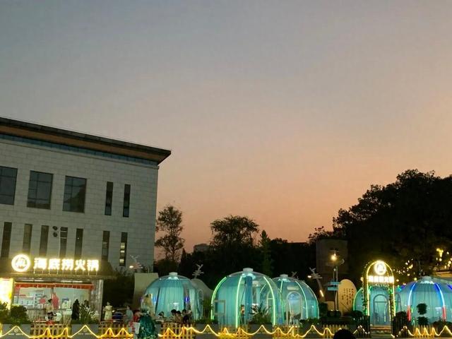 夜访回雁峰旅游区美食文化广场，邂逅海底捞“泡泡屋”的浪漫之旅
