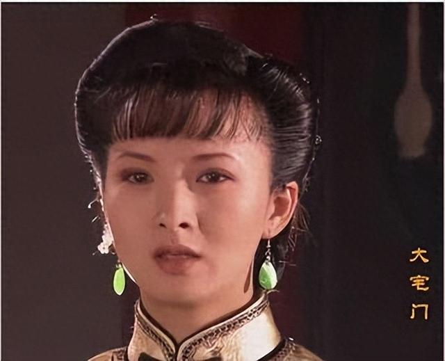 吃里扒外！定居美国13年，回国捞金惨遭“驱逐”，52岁活成了笑话