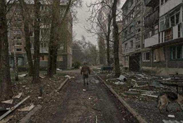 8倍兵力围死！波克罗夫斯克三面包围，乌军硬守死撑还是有后手？