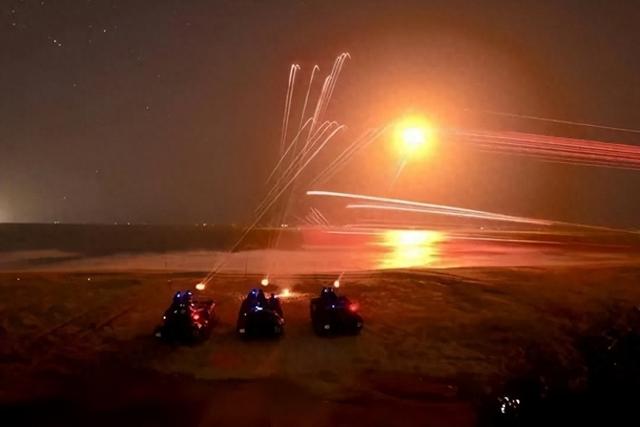 历史首次！前线不足3公里处，九大地区同时开炮，赖清德踢到铁板