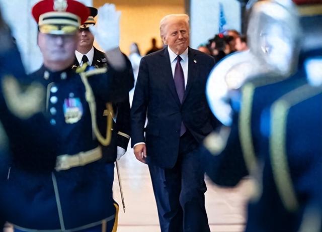 341：79！美最新投票结果出来了，特朗普态度急转？英法德开始派兵