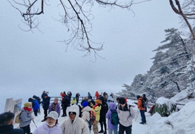 万人登天柱 新年启新程