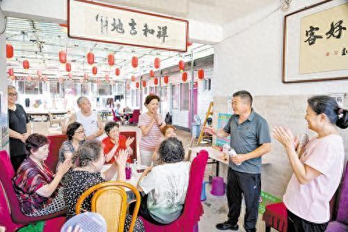“我们一定照顾好这些游客”