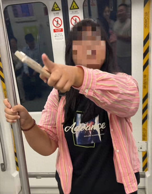 南京鸡鸣寺事件后续：当事人直言后怕，粉衣女子被曝，警方介入