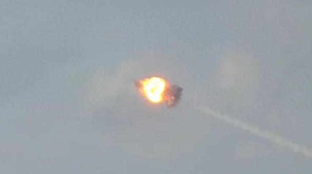 台军导弹自爆后，不到24小时，美国军舰也起火，特朗普发现不对劲
