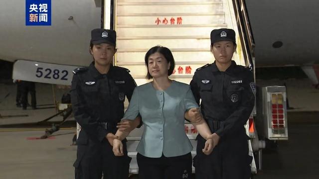 外逃后负隅顽抗、拒不归案！周静华从泰国被引渡回中国，亚洲“百名红通人员”清零