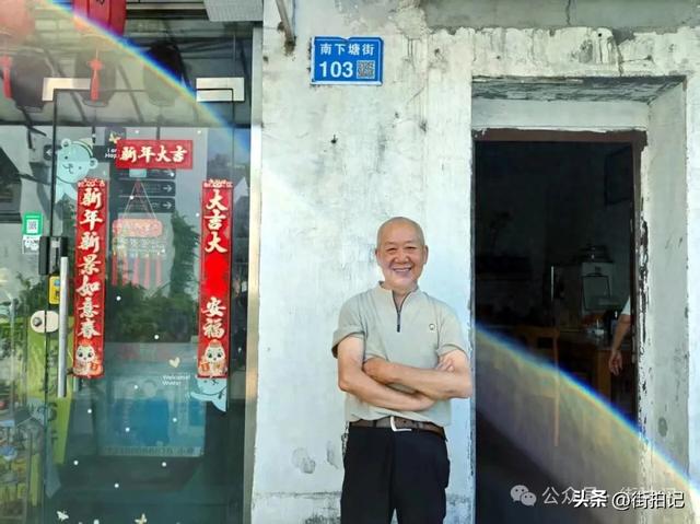 这条河边老街的“慢生活”：他们沿用数十年前的方式，一晃半生