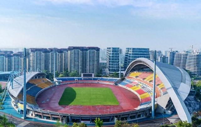 四川城市足球联赛又来了！明晚双流体育中心看球，出行攻略看过来