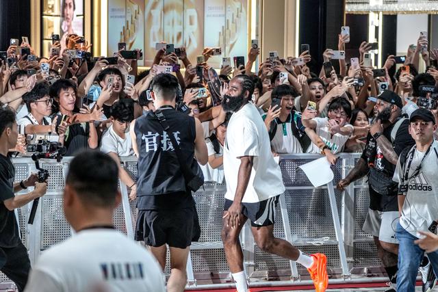 图集｜篮球迷狂欢！NBA球星哈登空降佛山禅城