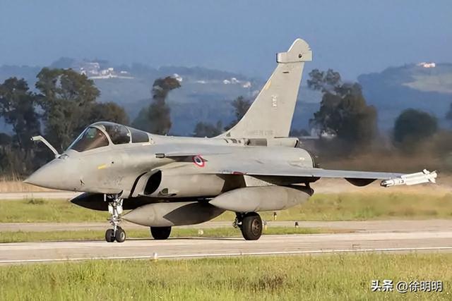 歼-10CE空战全胜，专家却因霹雳-10未出场喊“不过瘾”