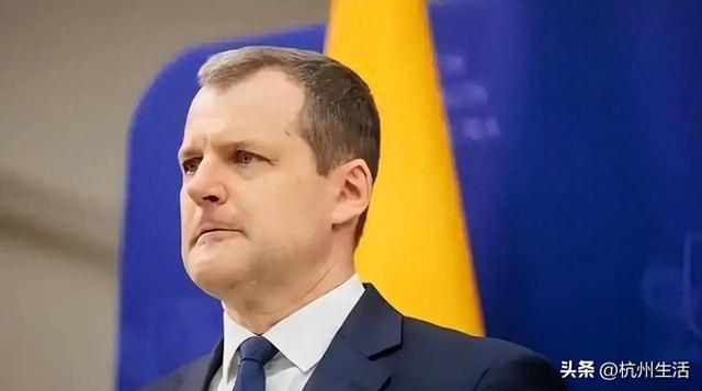 对华合约全部撕毁！中国又一伙伴背后捅刀子，骗走了20亿倒向美国