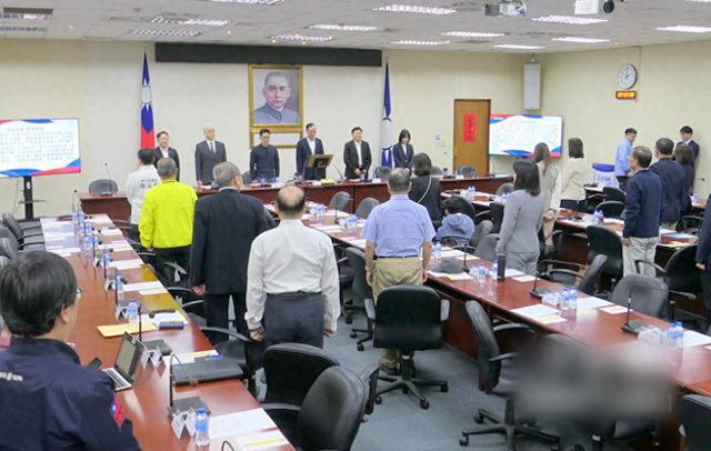 朱立伦故意刁难郑丽文，首创211位党务干部总辞；郑丽文：从没想过参加2028大选，国民党不应内定候选人