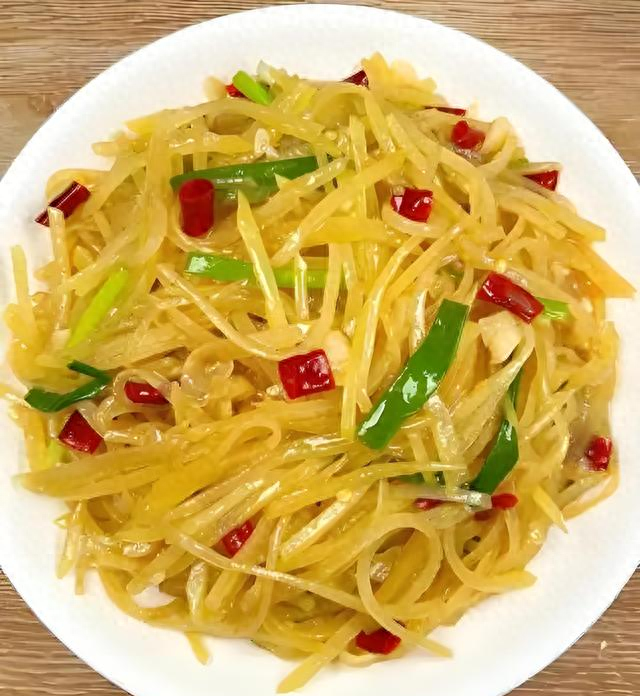 30年大厨曝光！饭店土豆丝脆爽秘诀，三步搞定！