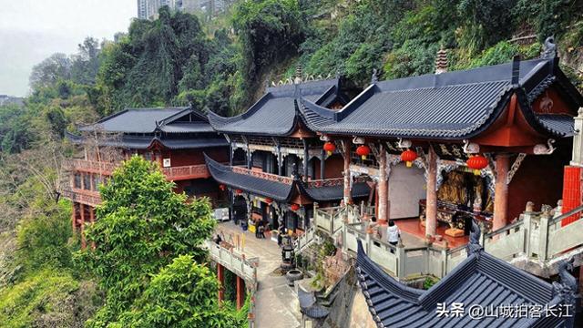 重庆嘉陵江畔有座“空中道观”，沙区多个地名和它相关，真有趣！