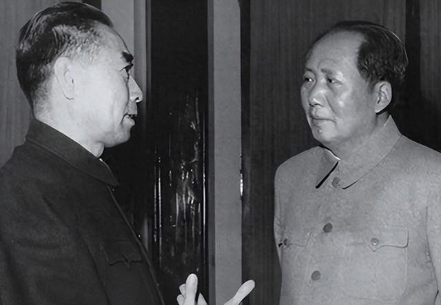 毛主席为何不参加周总理追悼会？华国锋说出实情：没什么隐瞒的