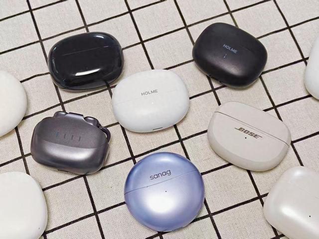 耳塞式耳机和入耳式耳机（耳夹式耳机跟入耳式比有什么优点哪个牌子好用耳夹式耳机推荐）