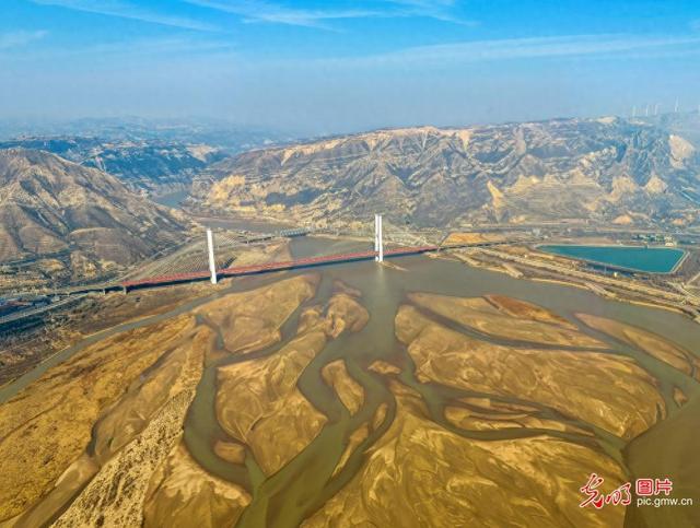 冬日黄河景如画