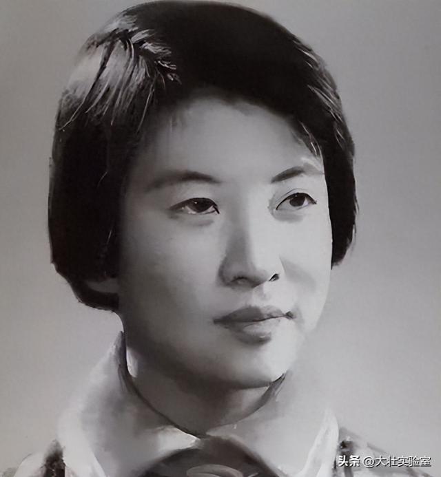 毛主席的机要秘书谢静宜有多美？长相甜美可爱	，当过北京市委书记