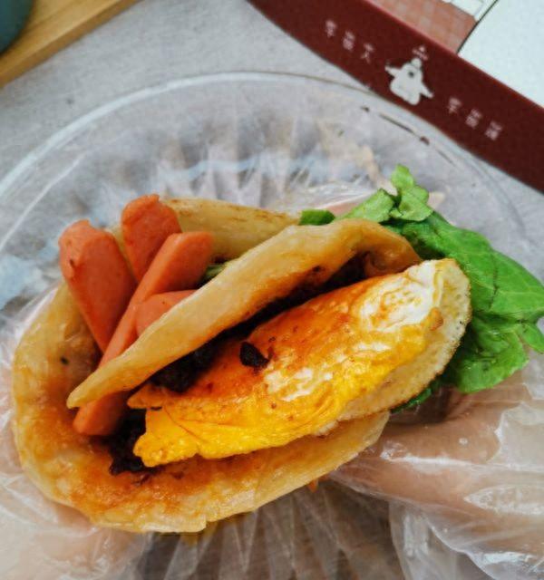 买的速冻手抓饼的做法（5分钟搞定早餐手抓饼懒人必备）