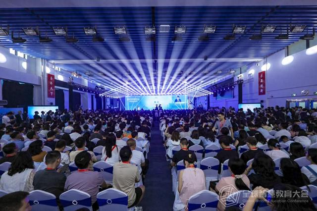 2025全球智慧教育大会在京举办 科大讯飞展示“AI+教育”新范式