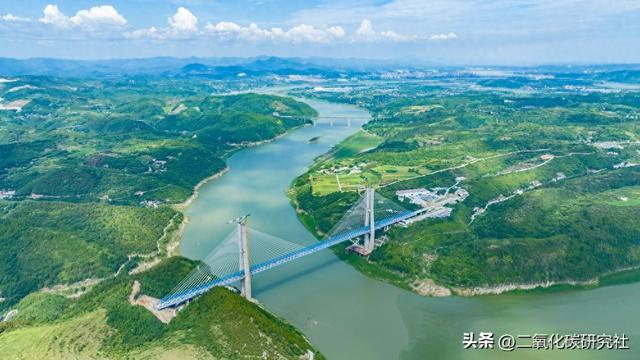 西十高铁汉江特大桥冲刺钢梁合龙