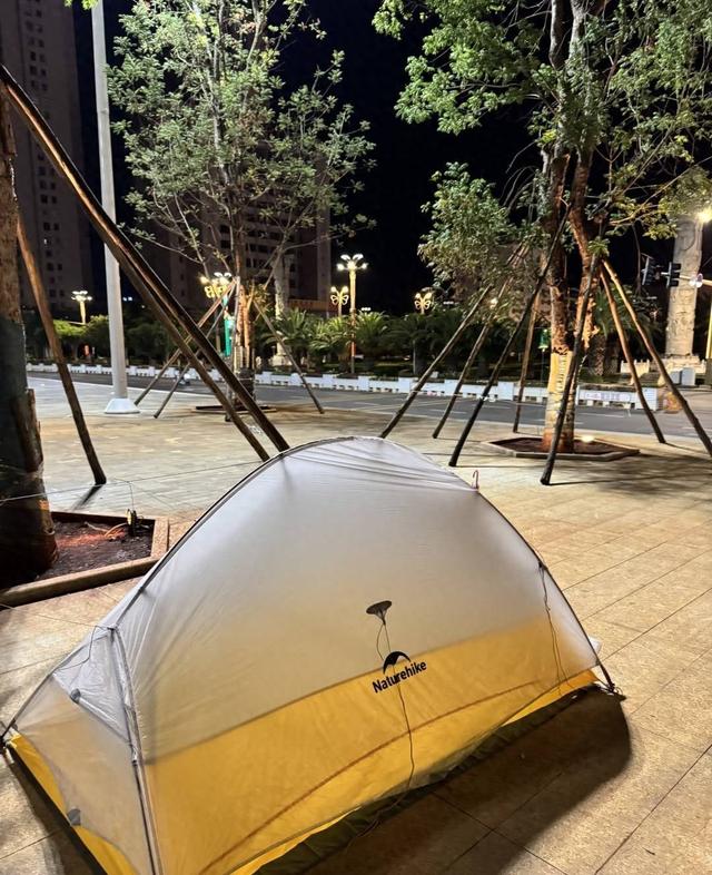 年轻人旅游带帐篷过夜引关注 专家：鼓励探索精神 但安全是前提