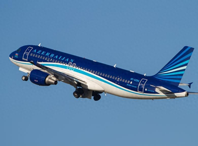 阿塞拜疆航空A320圣彼得堡返航 起落架故障致跑道偏离