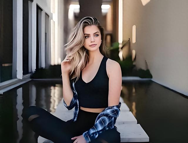 加拿大姑娘来中国旅游，回国3天哭诉：加拿大跟中国区别一览无遗