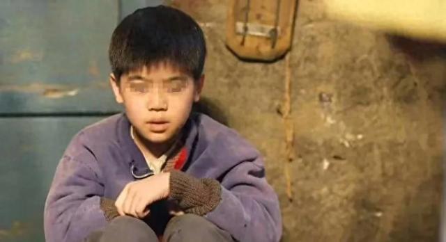 父母离婚16年后，儿子收到母亲留给他的北京小洋楼，推开门却愣住