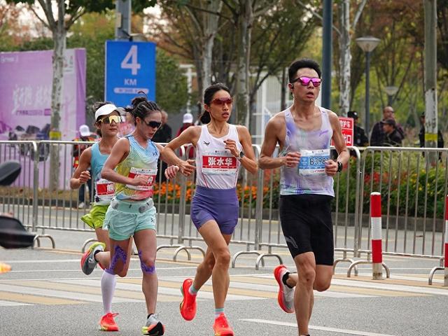 50天4场马拉松！‘最快女护士’为何被医院‘红牌’罚下？