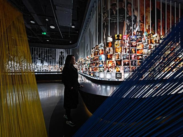 数智文旅 媒动山海丨来电影之都，寻找影视片段里的山海与老城